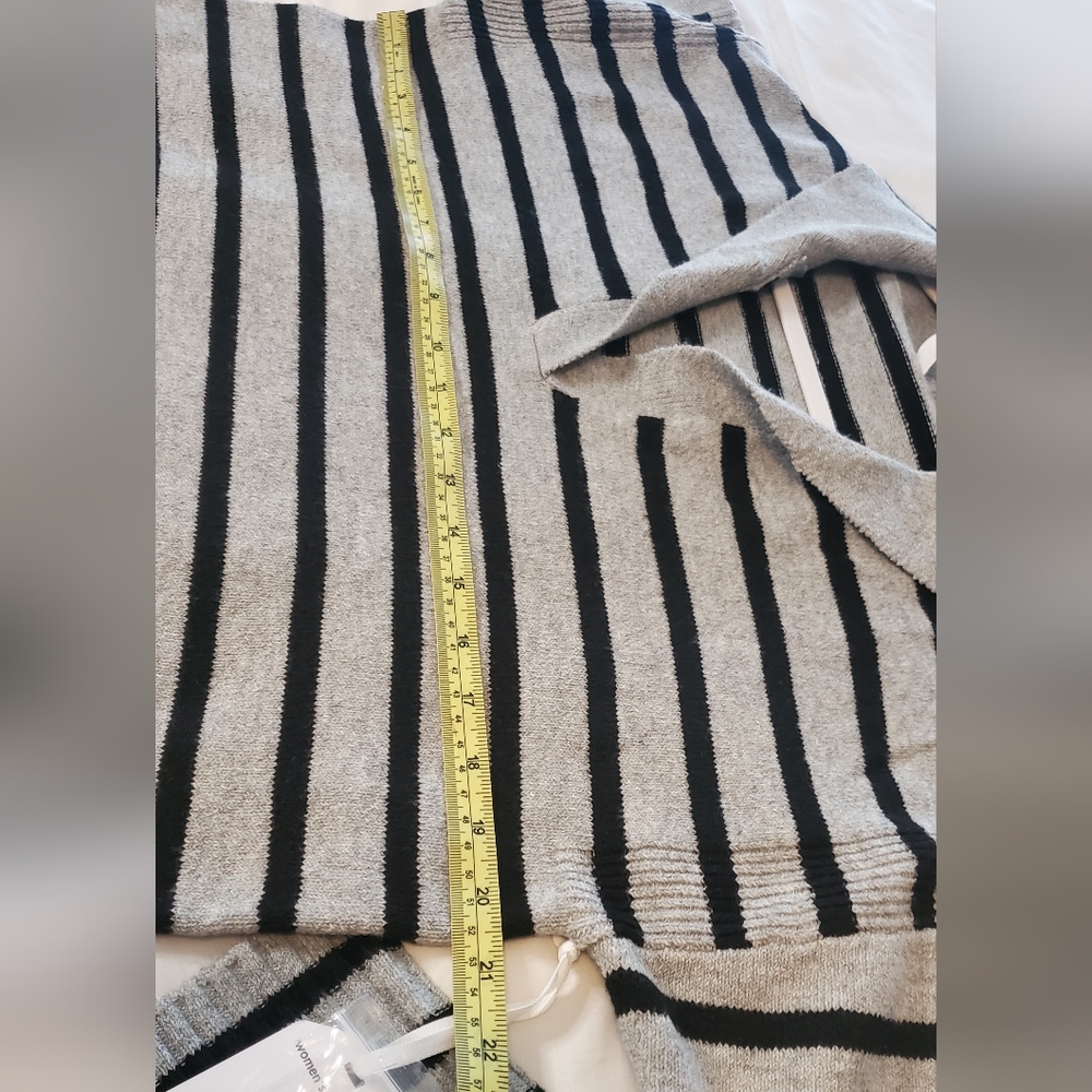 STYLUS Striped Gray and Black Women's Sweater SIZE:M - Picture 4 of 7
